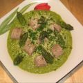 Veal Sausage with Asparagus Sauce and Asparagus[...]