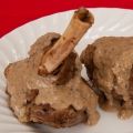 Braised lamb shanks in a fragrant almond sauce[...]