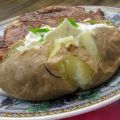 Baked Potatoes in Their Jackets With Sour Cream[...]