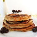 Carrot Cake Pancakes with Cream Cheese Frosting[...]