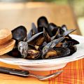 Steamed Mussels in Saffron Broth