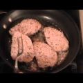 pork loin steaks with mustard and panco bread[...]