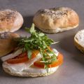 Easy Homemade Bagels with Tomato and Fresh[...]