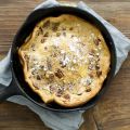 Oatmeal Dutch baby pancake with chocolate chips[...]
