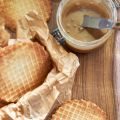 Stroopwafel: Caramel filled waffle