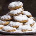 Greek Christmas Cookies - Kourabiedes