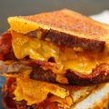 Crispy Fried Buffalo Chicken Grilled Cheese[...]