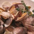 Clams steamed in white wine and garlic Recipe