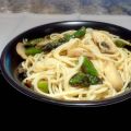 Chinese Noodle Bowls with Asparagus, Mushrooms[...]