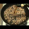 Beef Tenderloin with Mushroom Sauce - White[...]