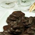Almonds in dark chocolate Recipe