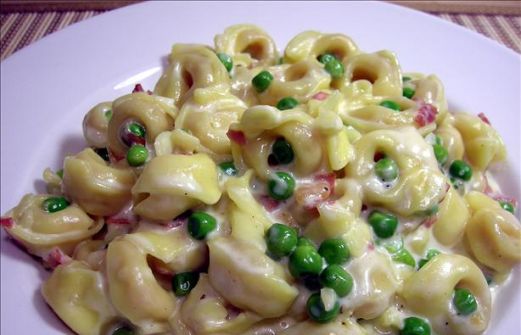 Recipe: Tortellini Ai Formaggi With Prosciutto and Peas