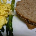 Roasted Asparagus With Scrambled Eggs -[...]