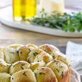 Garlic Parmesan Pull-Apart Bread