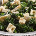 Healthy Salad with Grilled Kale and Greek Pita[...]